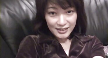 sex gái xinh korea Cô phim sex người mập gái quyến rũ ôm với một người bạn theo nhịp điệu của điệu nhảy.